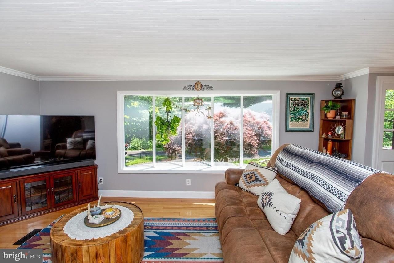 305 Tower Rd - Photo 3 of 17