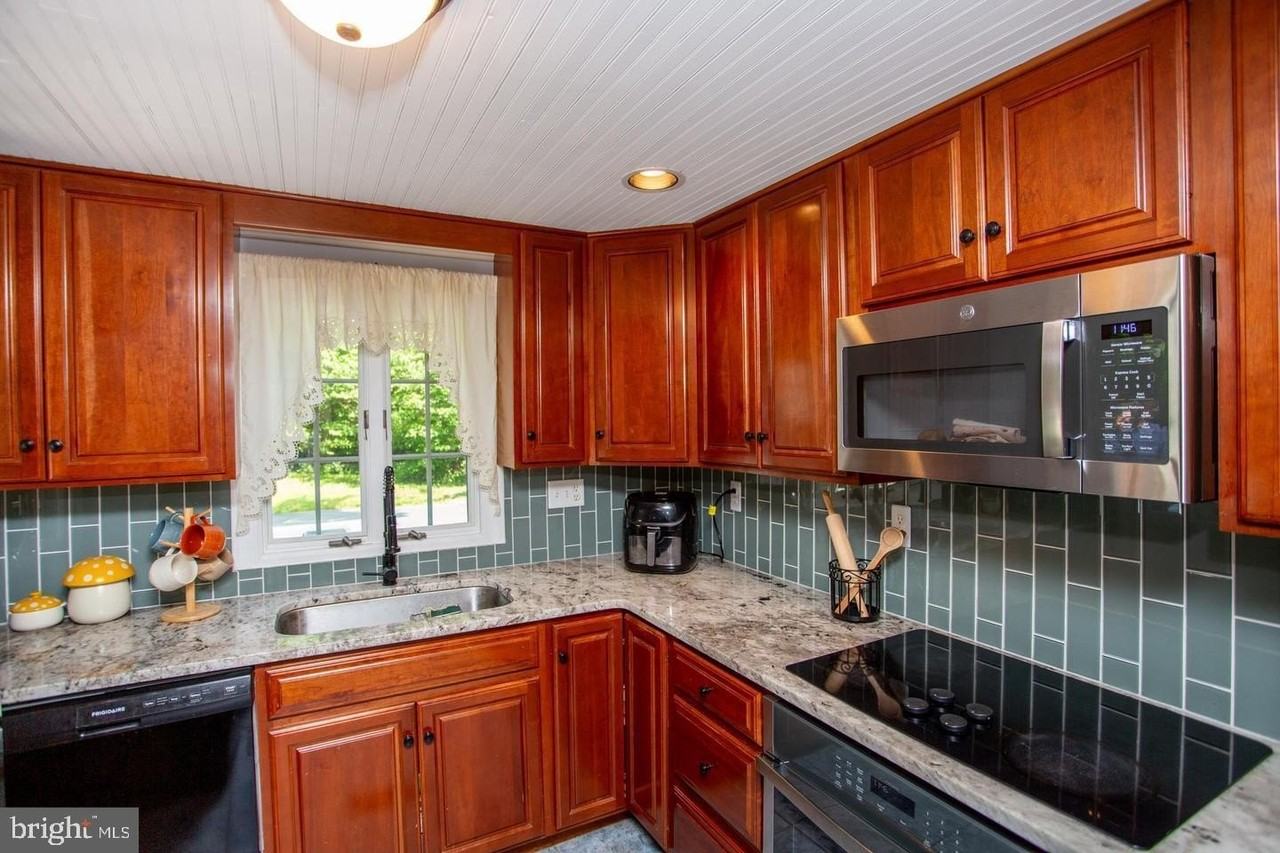 305 Tower Rd - Photo 5 of 17