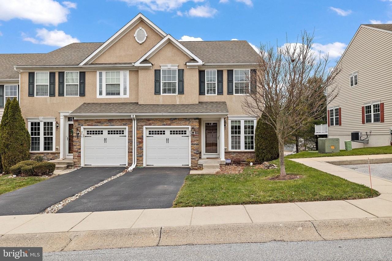 253 Tall Trees Cir - Photo 2 of 21