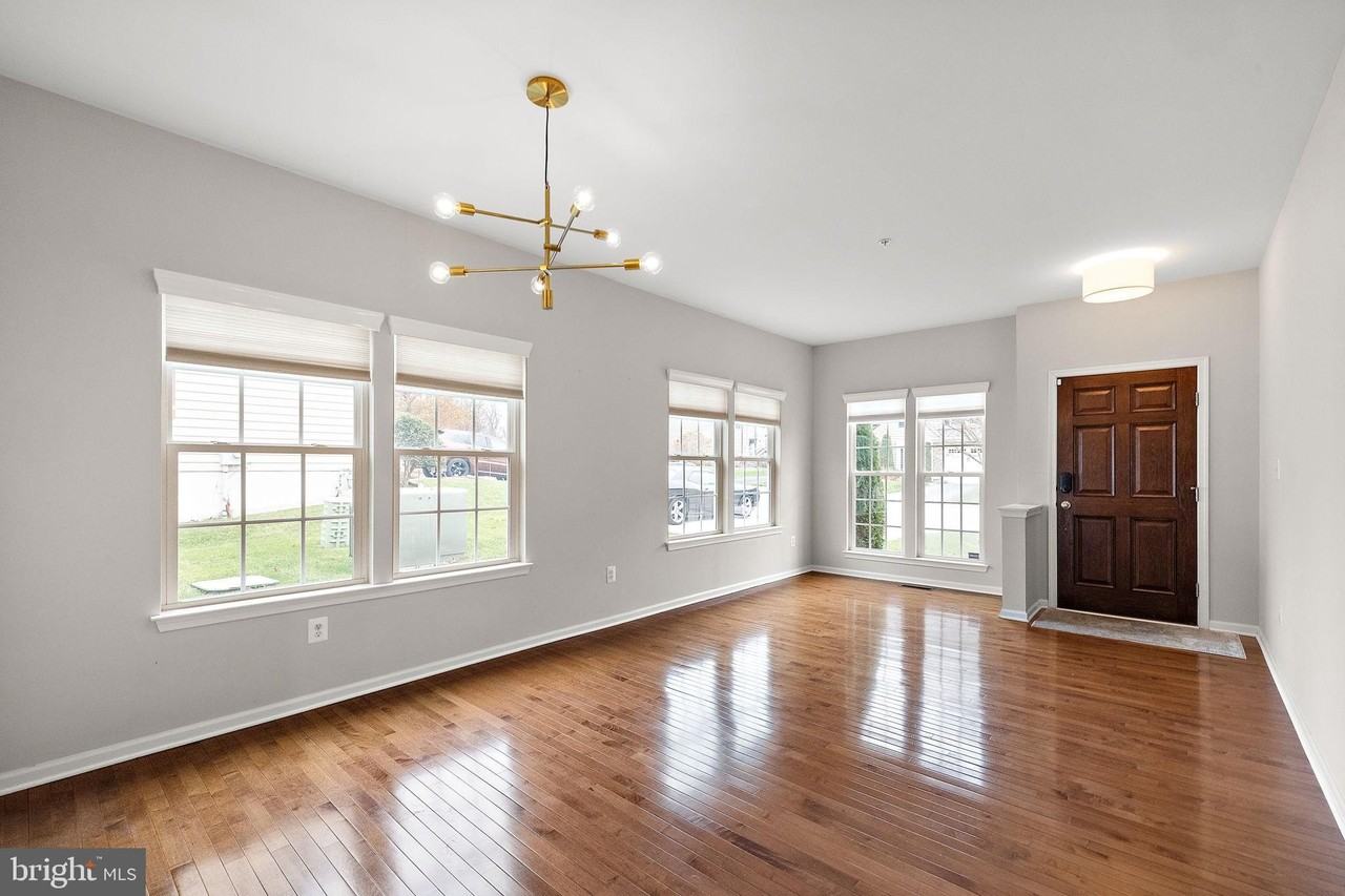 253 Tall Trees Cir - Photo 4 of 21