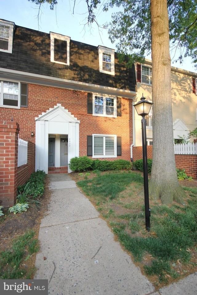 2832 S Wakefield St #C - Photo 2 of 25