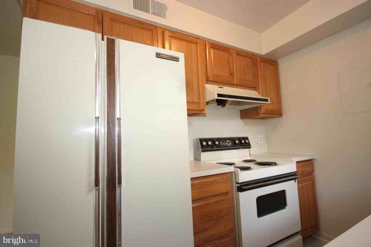 2832 S Wakefield St #C - Photo 6 of 25