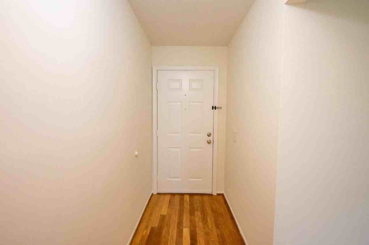 120 Fort Evans Rd Se #C - Photo 3 of 23