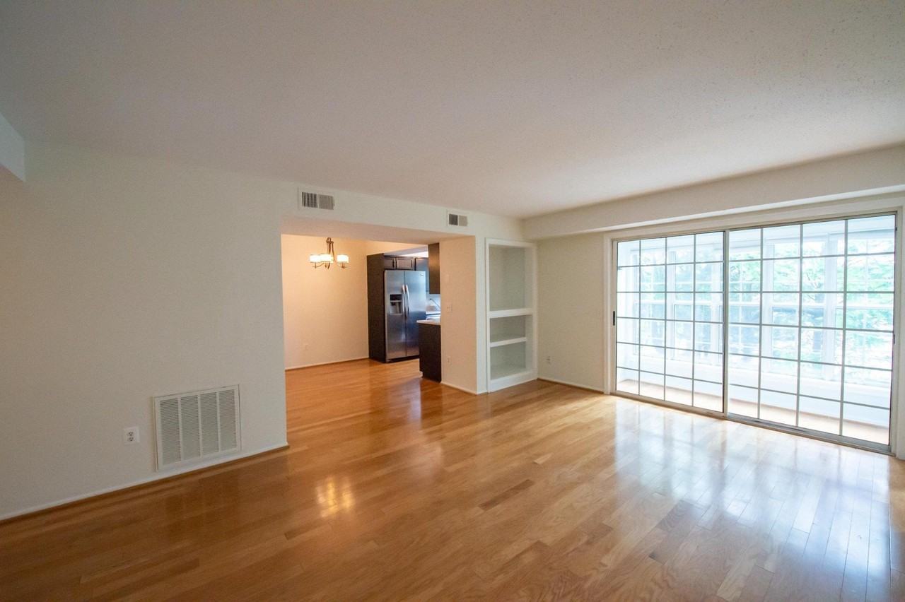 120 Fort Evans Rd Se #C - Photo 4 of 23