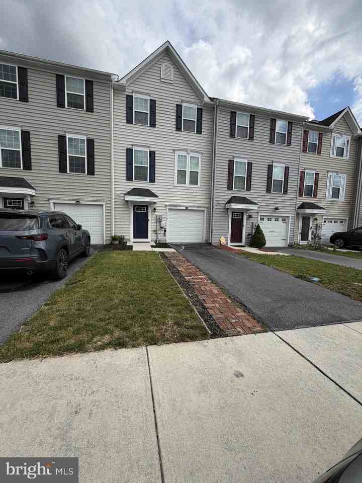 174 Ontario Dr - Photo 2 of 19
