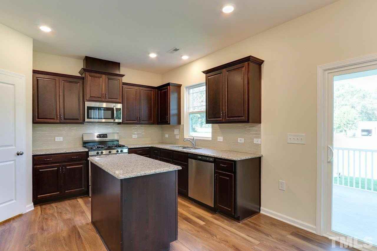 204 Loxton St - Photo 5 of 17
