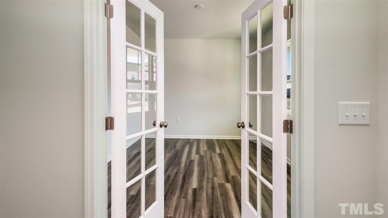 204 Loxton St - Photo 6 of 17