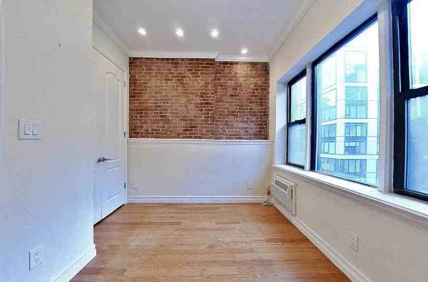 101 Lexington Ave - Photo 4 of 7