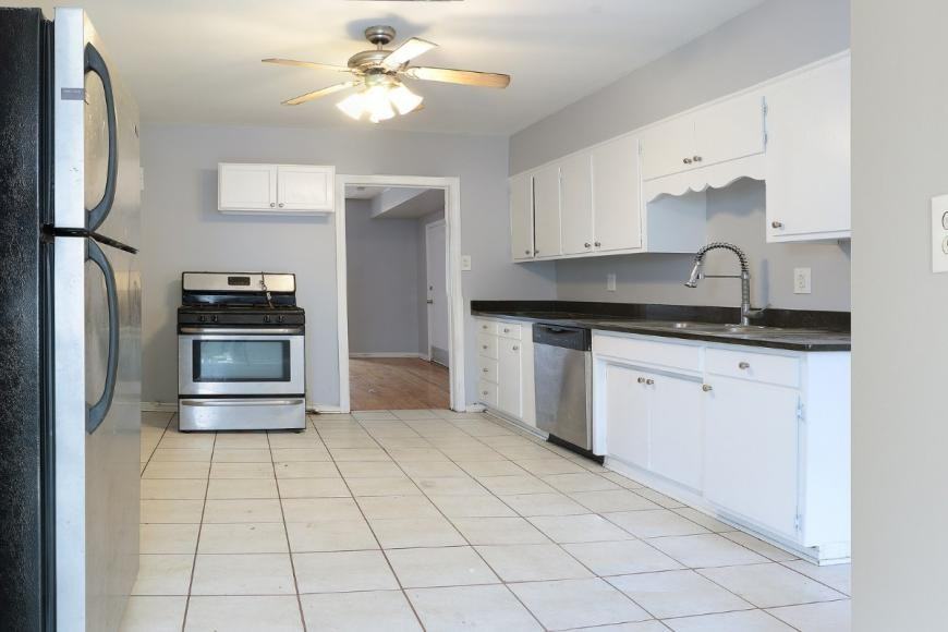 4139 N Western Ave - Photo 4 of 10