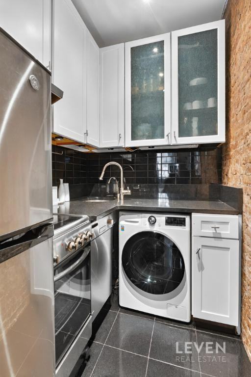 220 W 15th St - Photo 3 of 6