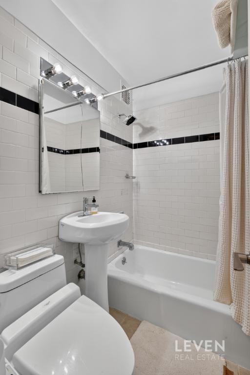 220 W 15th St - Photo 5 of 6