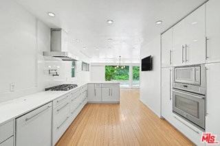 9512 Duxbury Ln - Photo 4 of 8