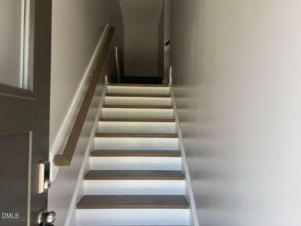 1947 Fahey Dr - Photo 3 of 36