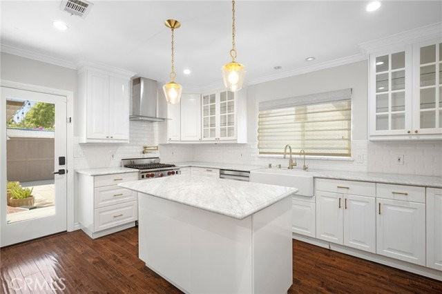 1560 Ridgeway Dr - Photo 2 of 8