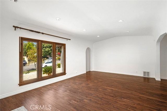 1560 Ridgeway Dr - Photo 5 of 8