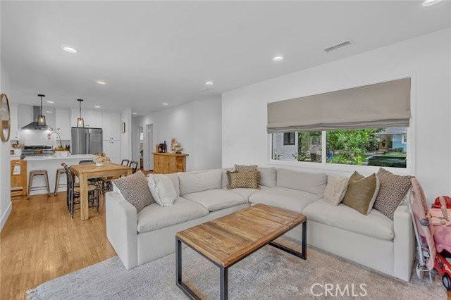 3220 Iroquois Ave - Photo 5 of 8