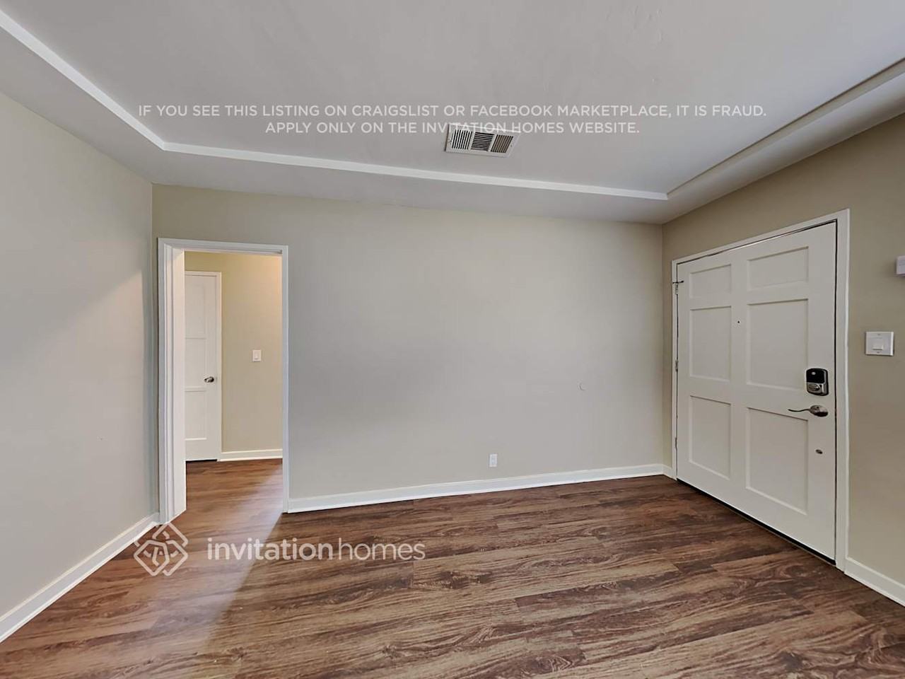 6556 Beeman Ave - Photo 4 of 19