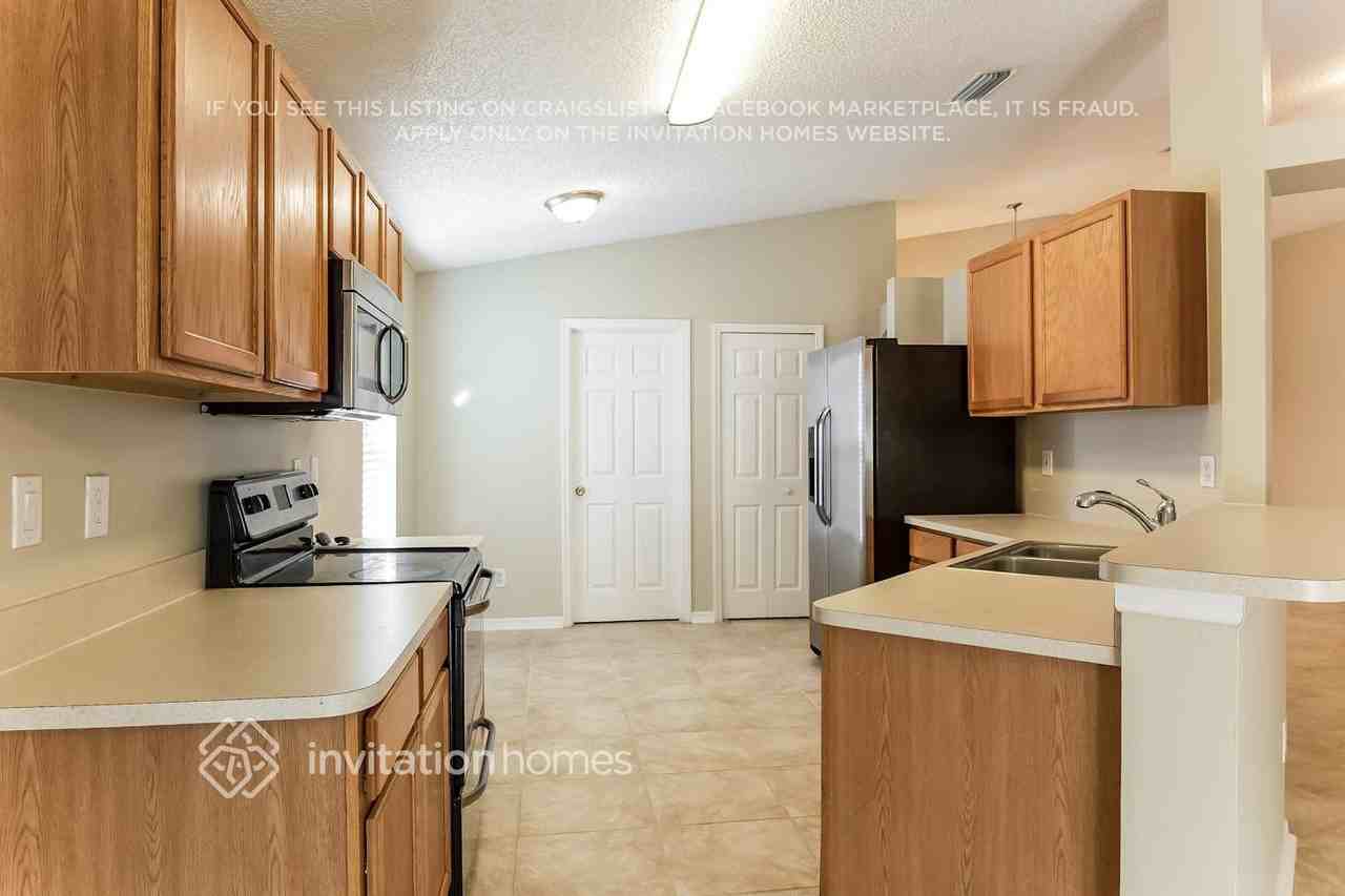 2434 Bayhill Dr - Photo 5 of 20