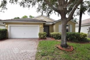 4912 Sw 32nd Way - Photo 1 of 1