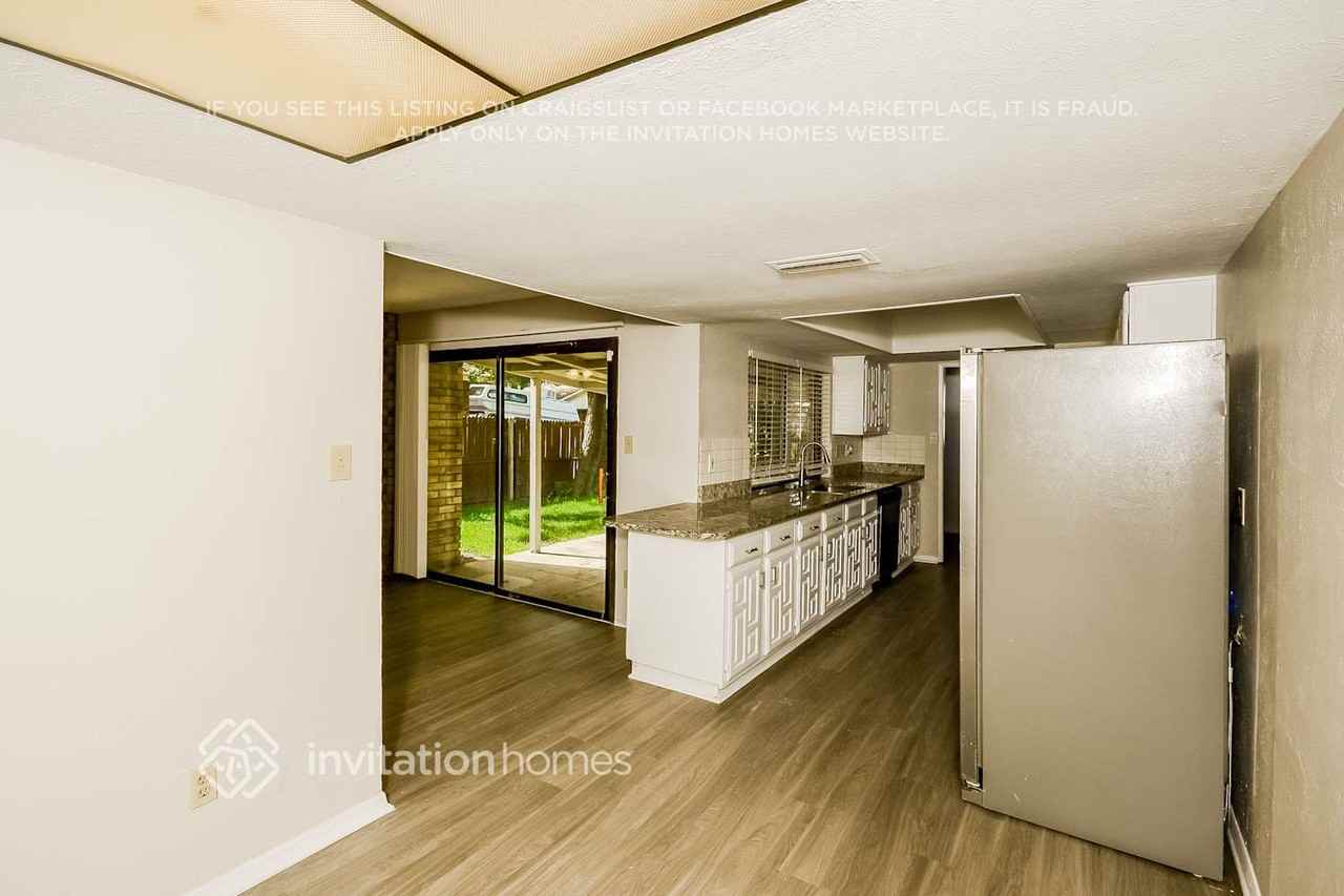 3409 Livingston Ln - Photo 4 of 16