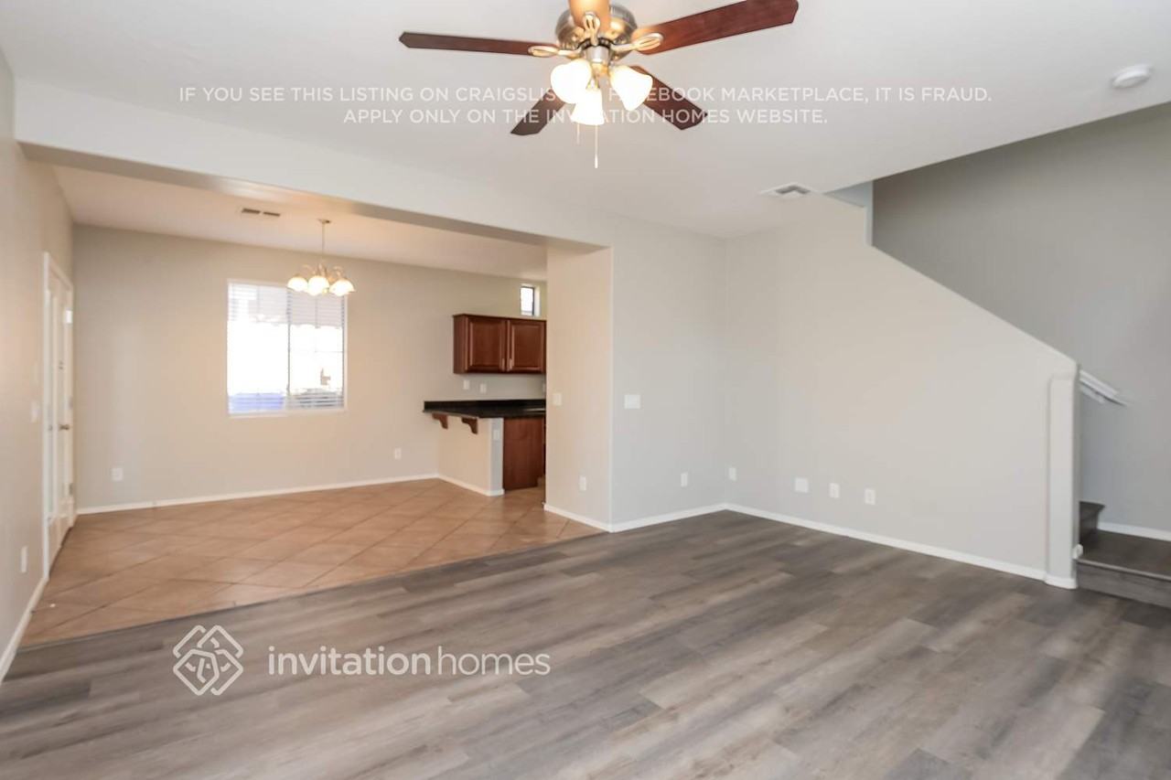 864 E Devon Rd - Photo 4 of 16