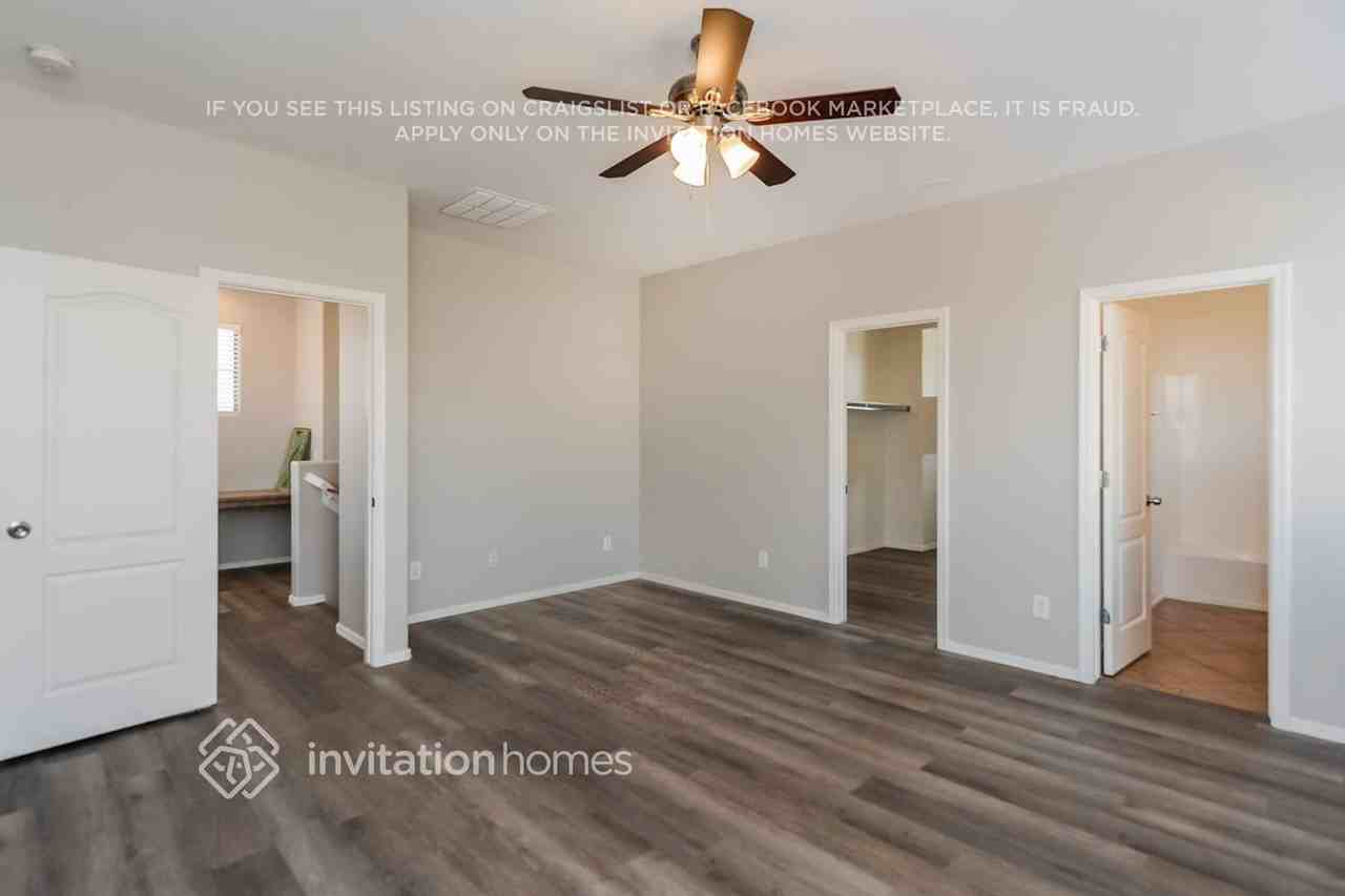 864 E Devon Rd - Photo 7 of 16
