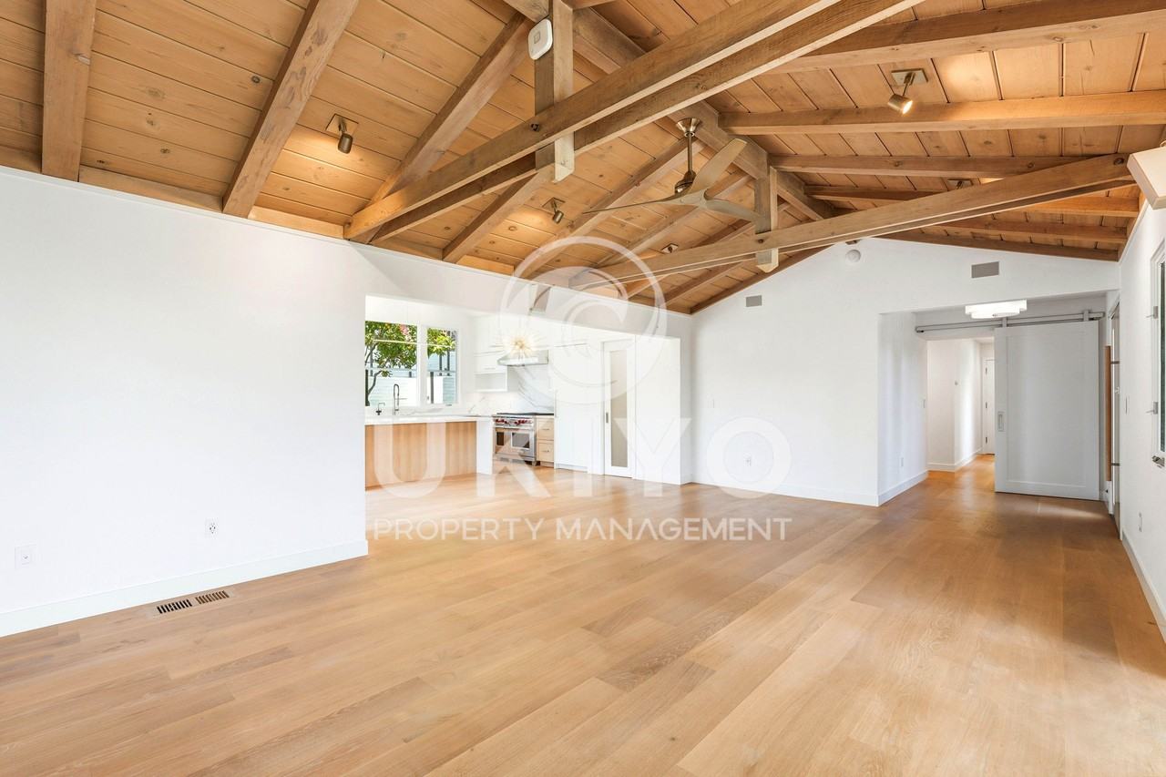133 Hilltop Cres #1 - Photo 6 of 50