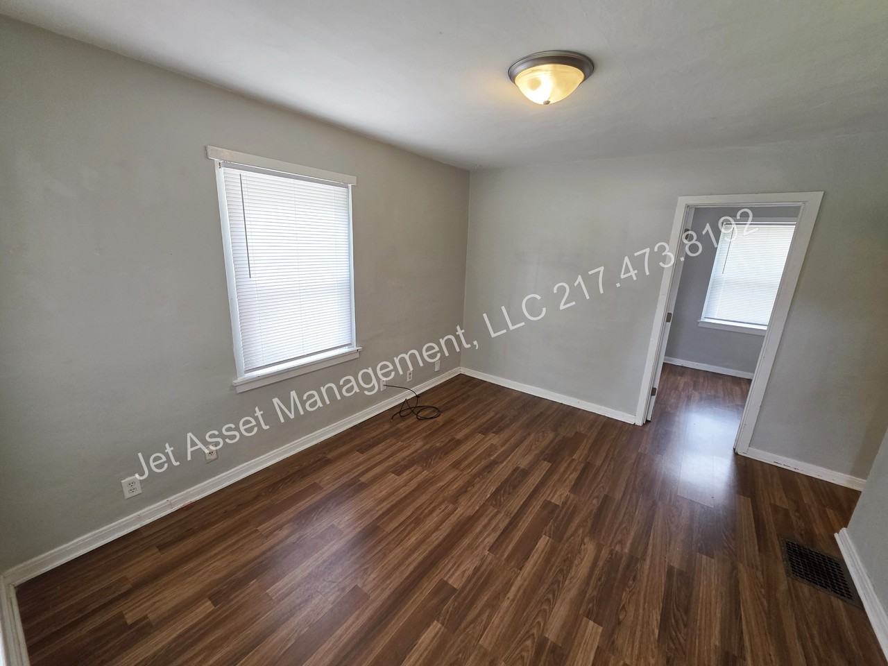 3037 E Elm St - Photo 6 of 9