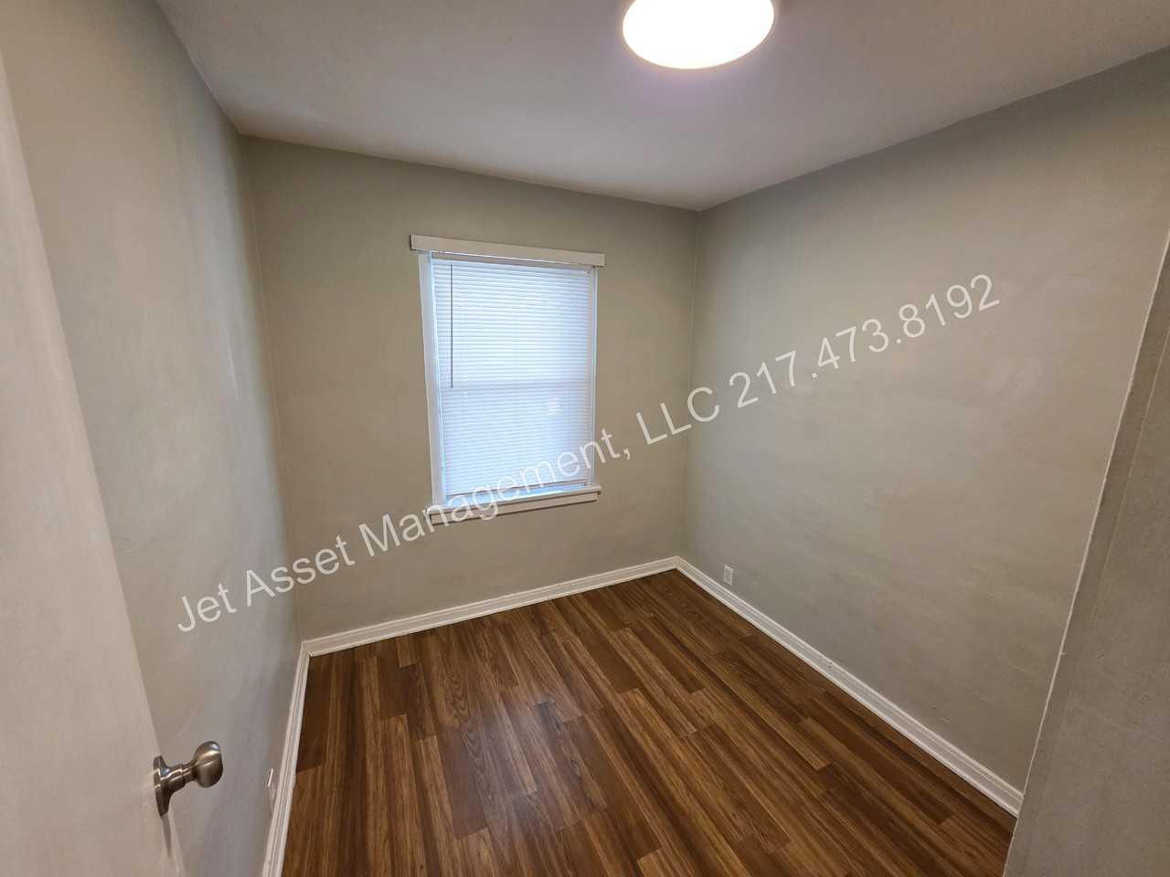 3037 E Elm St - Photo 7 of 9
