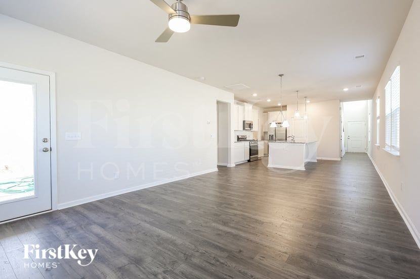 534 Hillpark Ln - Photo 3 of 15