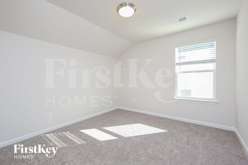 534 Hillpark Ln - Photo 7 of 15