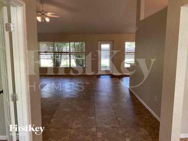 3102 Lucaya Ave - Photo 2 of 11