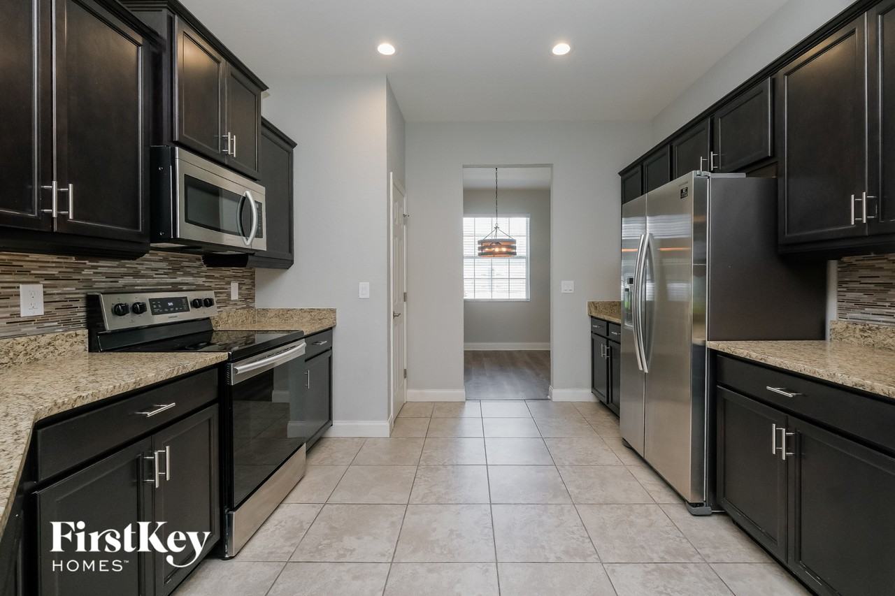5812 Valentino Way - Photo 6 of 15