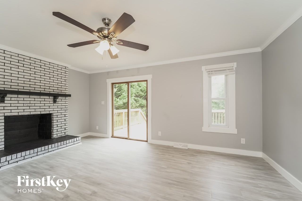 4039 Seaforth Dr - Photo 4 of 15