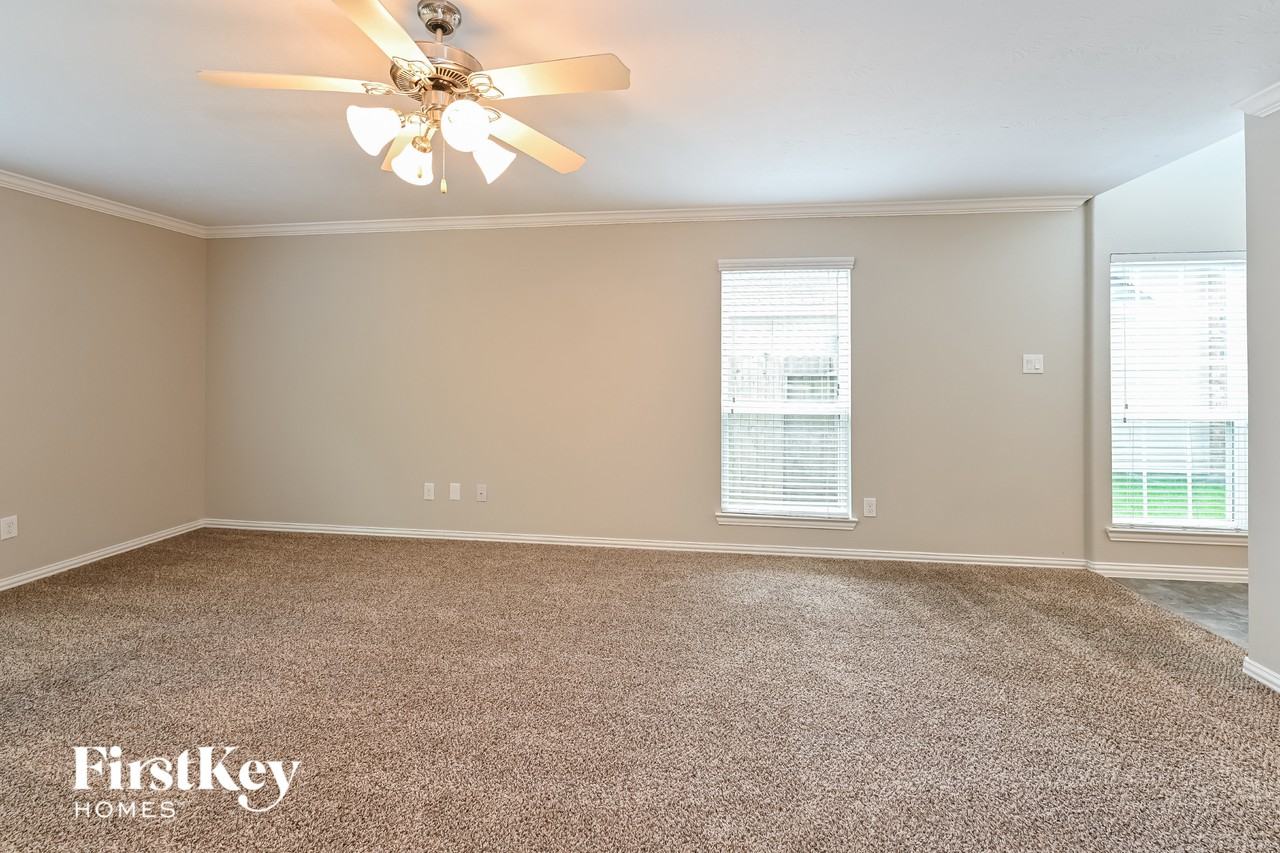 2919 Chaplin Place Dr - Photo 5 of 15