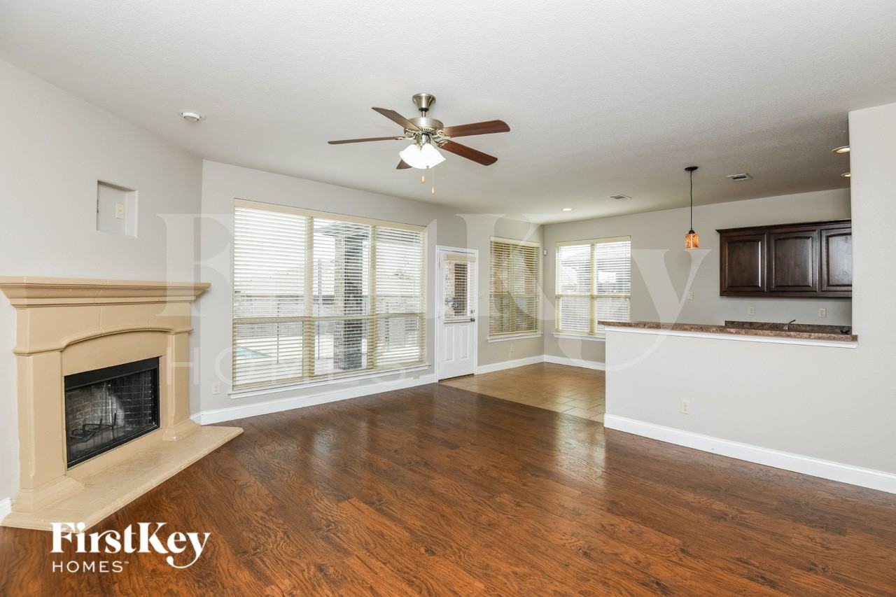 3017 Beaver Creek Dr - Photo 3 of 16
