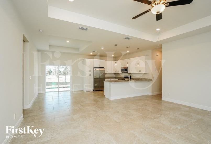 1706 Nw 28th St - Photo 2 of 15