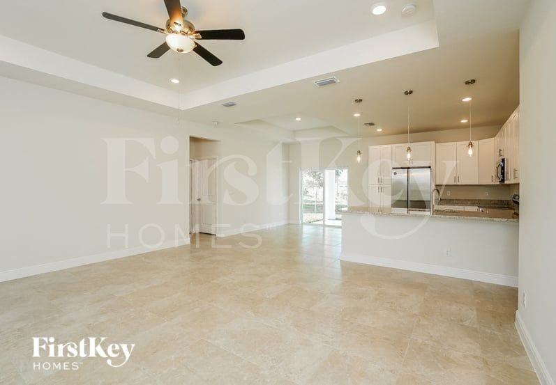1706 Nw 28th St - Photo 3 of 15