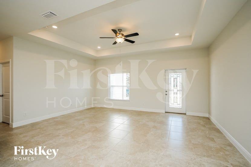 1706 Nw 28th St - Photo 4 of 15