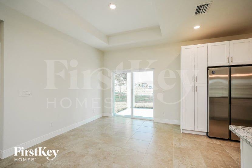 1706 Nw 28th St - Photo 5 of 15