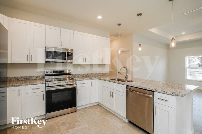 1706 Nw 28th St - Photo 7 of 15