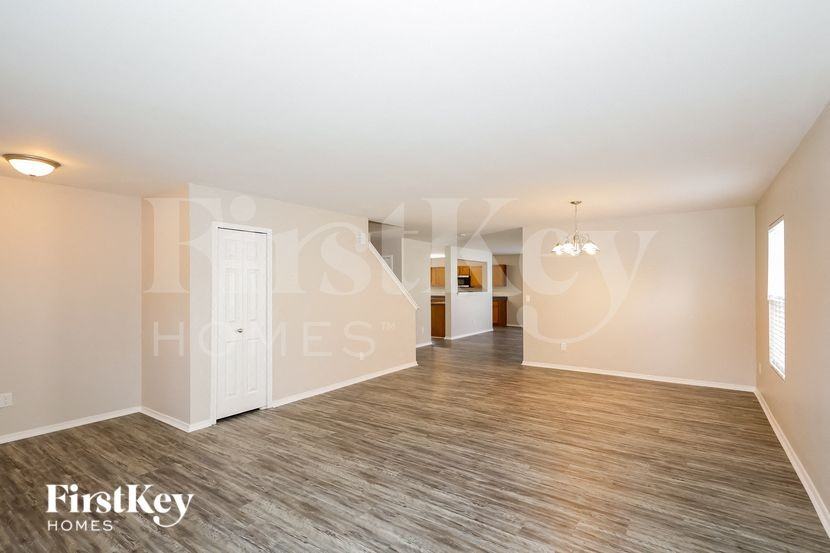 933 Silverberry St - Photo 5 of 15