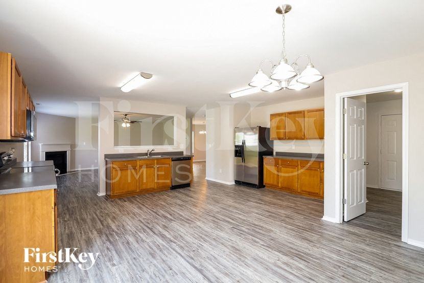 933 Silverberry St - Photo 6 of 15