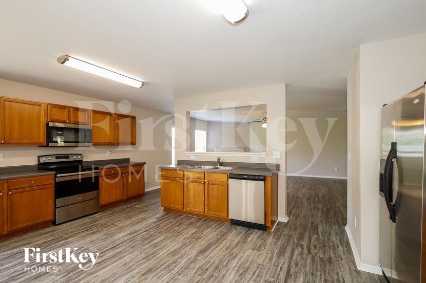 933 Silverberry St - Photo 7 of 15