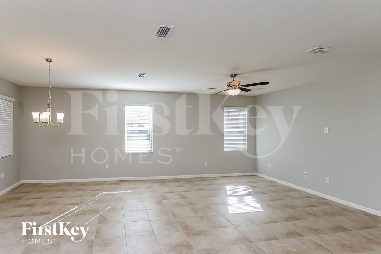 740 Remington Green Dr Se - Photo 4 of 16
