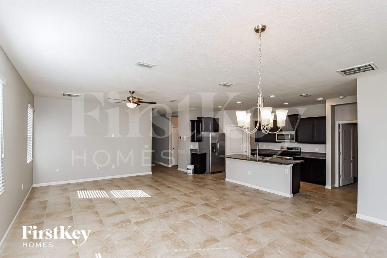 740 Remington Green Dr Se - Photo 5 of 16