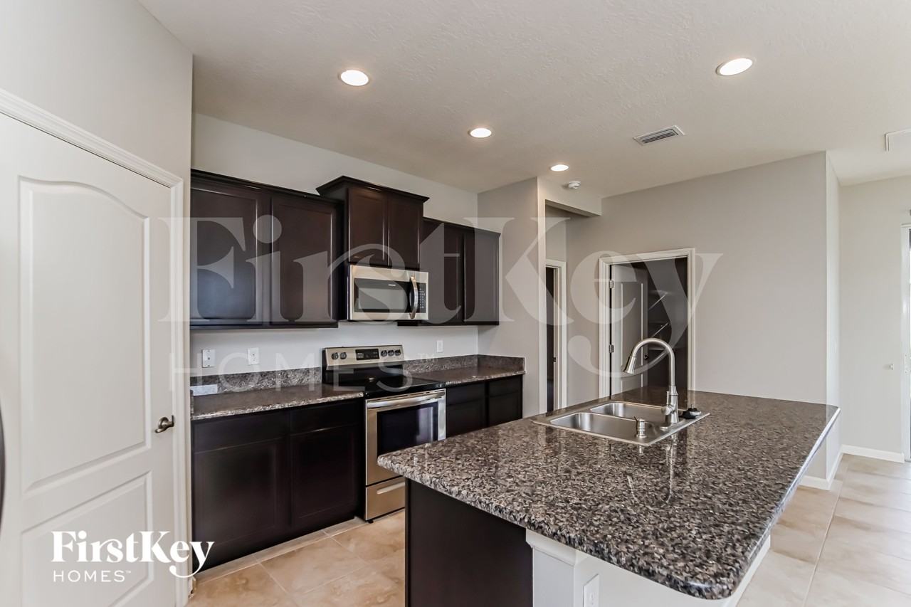 740 Remington Green Dr Se - Photo 6 of 16