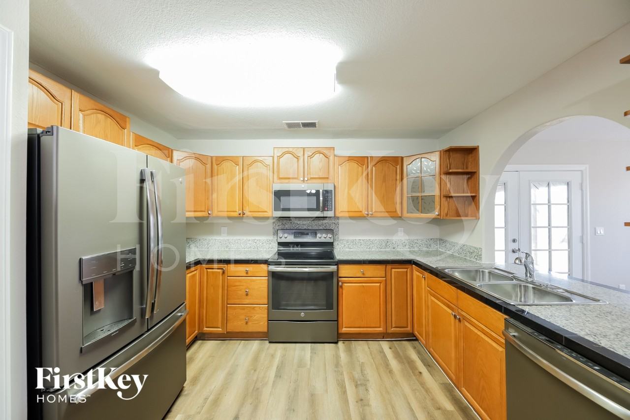 1419 W Ross Ave - Photo 5 of 15