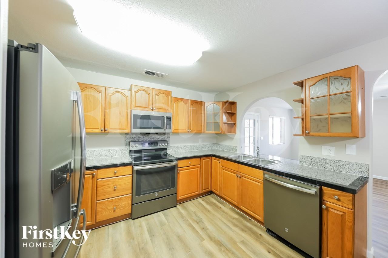 1419 W Ross Ave - Photo 6 of 15
