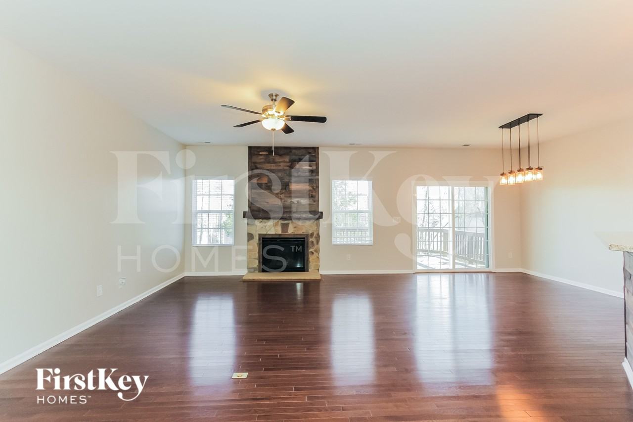 12204 Flatbush Dr - Photo 4 of 15